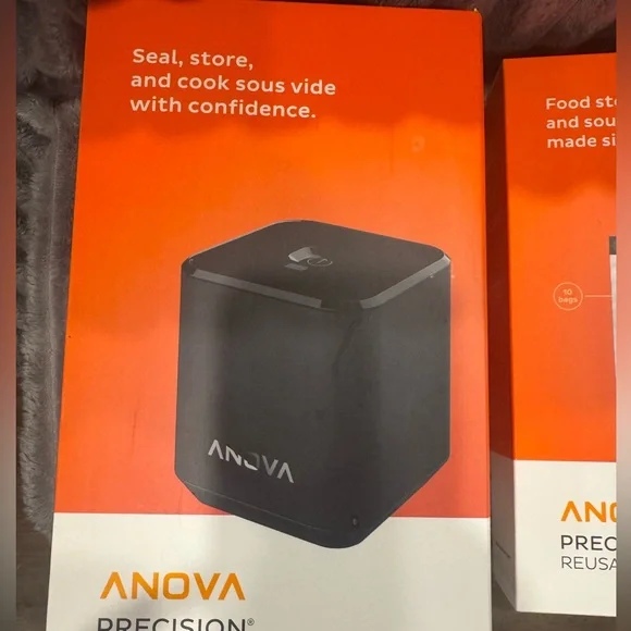 Anova Precision Handheld Vacuum Sealer and 12 Reusable Bags NWT